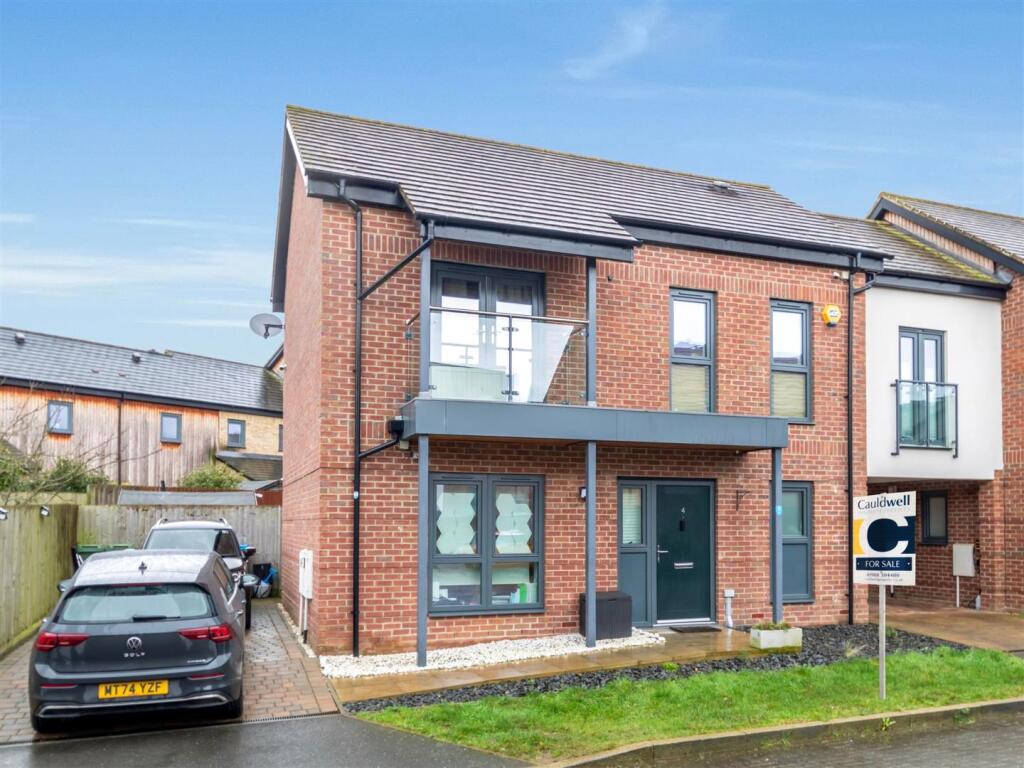 Main image of property: Pixel Way, Oakgrove, Milton Keynes
