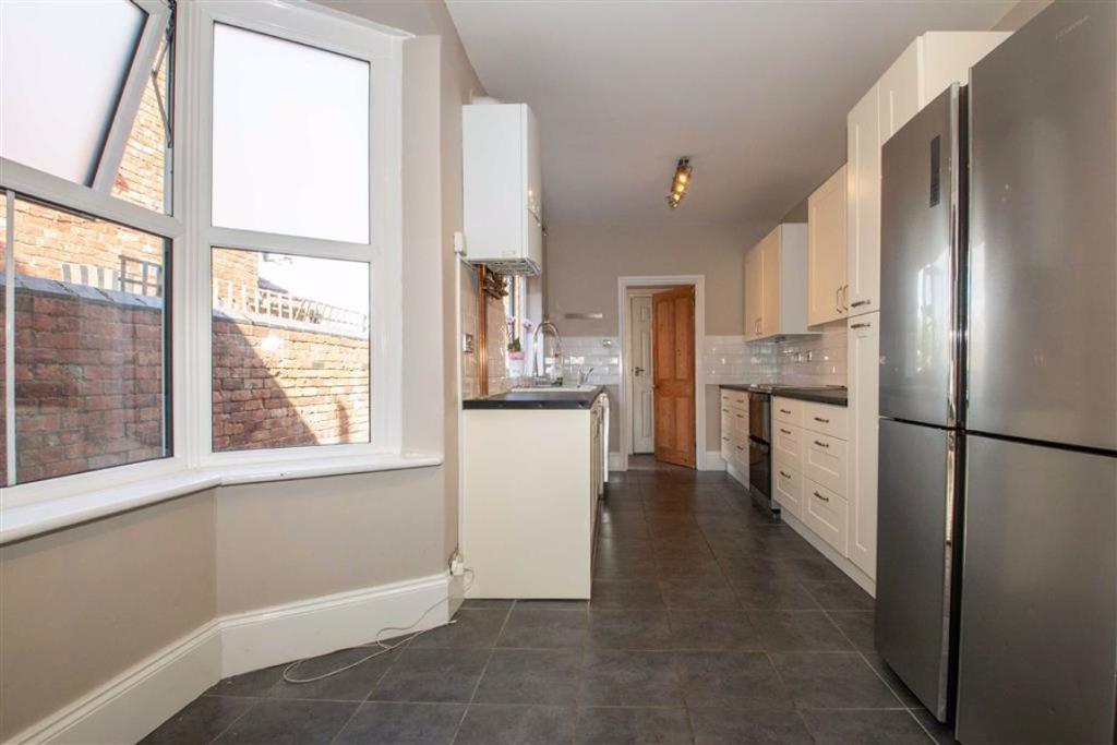 3 bedroom terraced house for rent in Cambridge Street ...