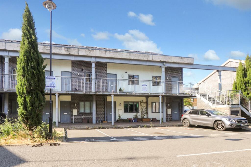 1 bedroom for sale in Wolverton Park Road, Wolverton, Milton