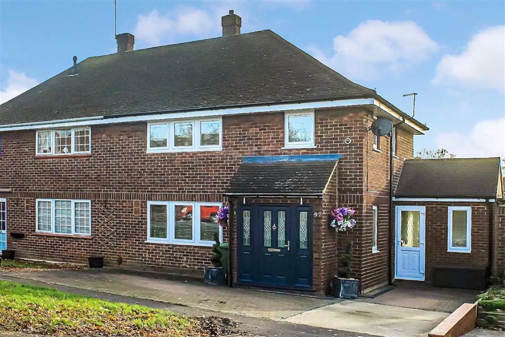 3 bedroom semidetached house for sale in Newton Road, Bletchley