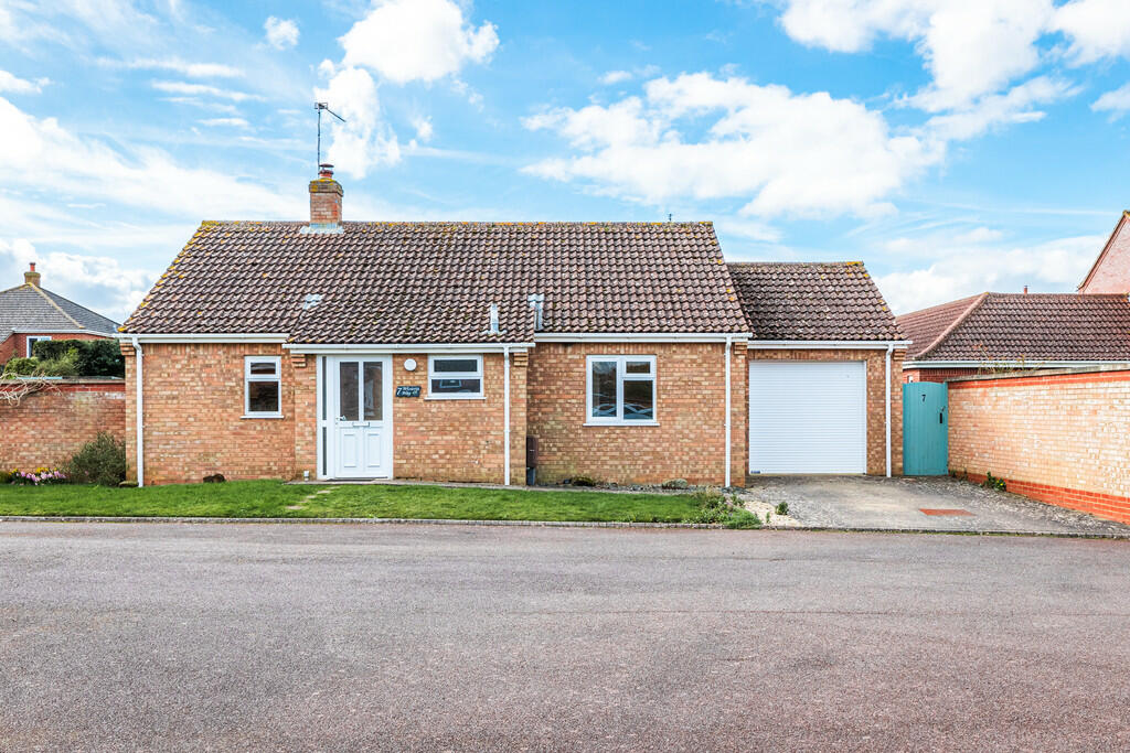 2 bedroom detached bungalow for sale in PE31