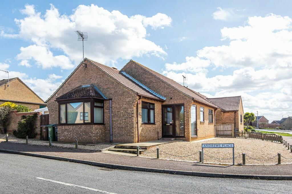 3 bedroom detached bungalow for sale in Hunstanton, PE36