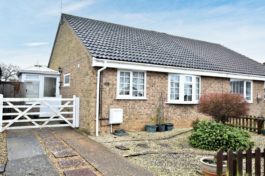 2 bedroom semidetached bungalow for sale in Heacham, PE31