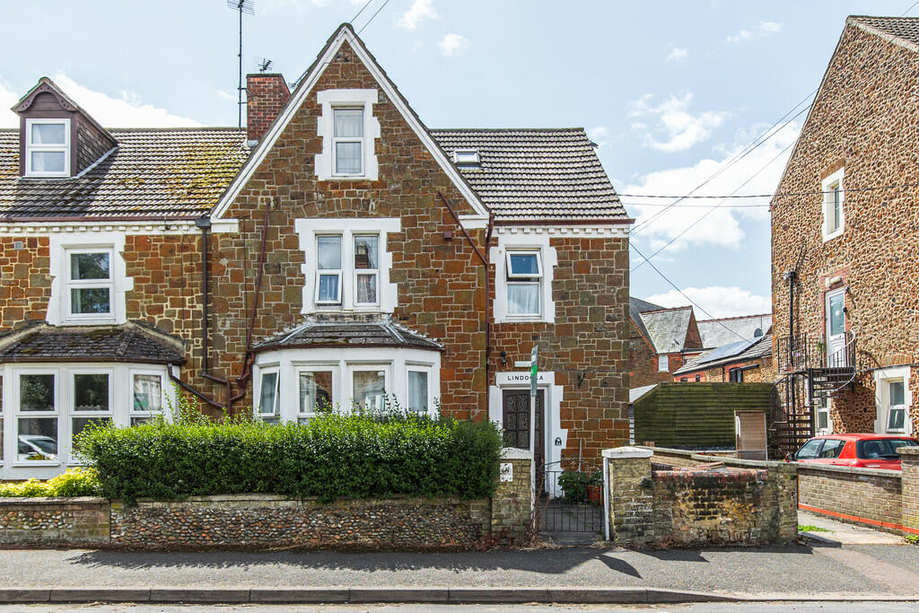 5 bedroom end of terrace house for sale in Hunstanton, PE36