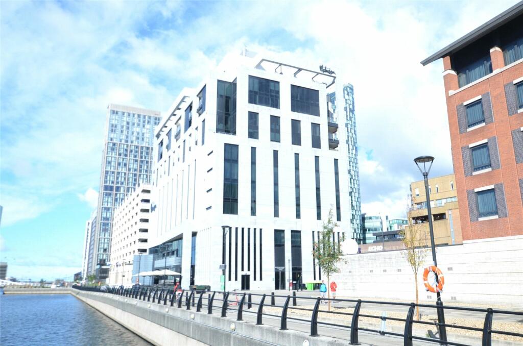 3 bedroom penthouse for sale in William Jessop Way, Liverpool