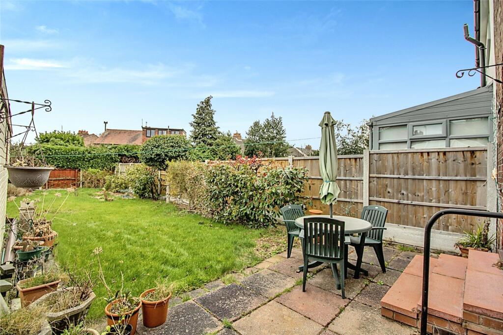 https://media.rightmove.co.uk/13k/12200/132269807/12200_ART230138_IMG_14_0000.jpeg