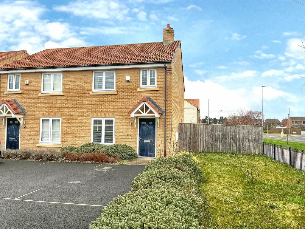 3 bedroom semidetached house for sale in Hall Wood Close, Yarm, TS15