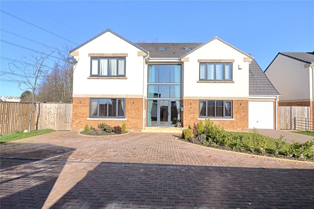 6 bedroom detached house for sale in Nuffield Way, Eaglescliffe, TS16