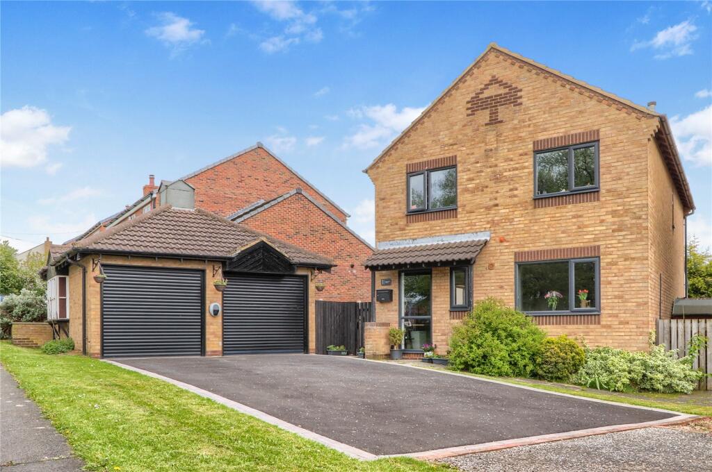 3 bedroom detached house for sale in Weare Grove, Stillington, TS21