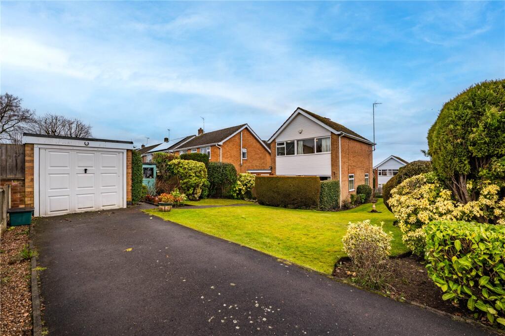 Main image of property: Silverwood Avenue, Ravenshead, Nottingham, Nottinghamshire, NG15