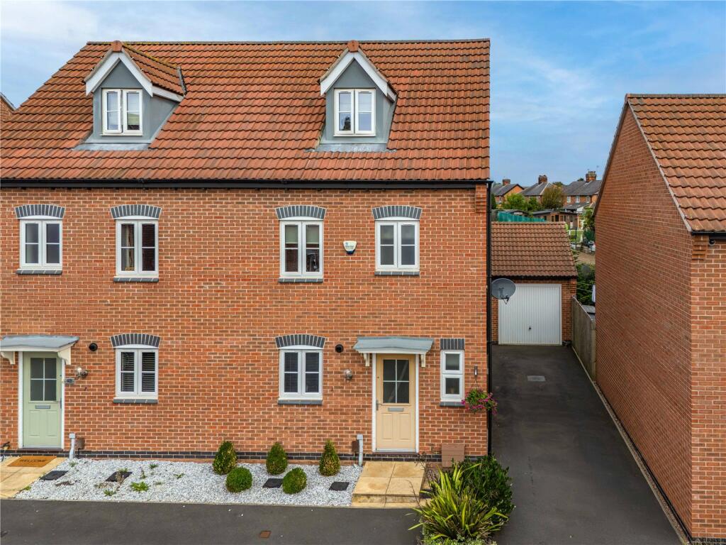 Main image of property: Albert Close, Hucknall, Nottingham, Nottinghamshire, NG15