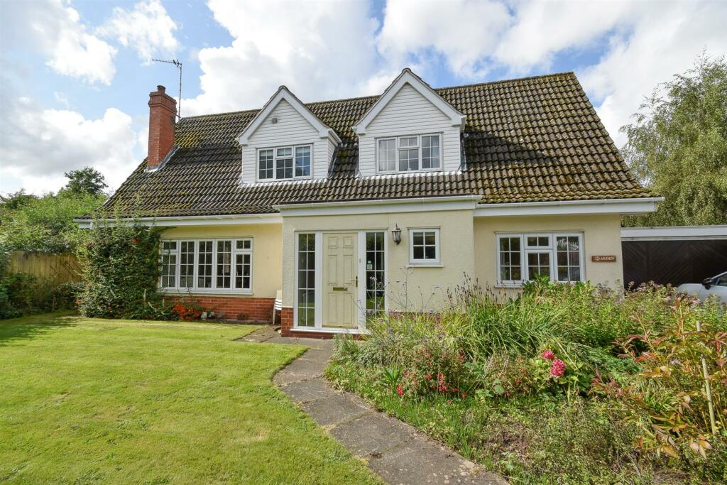 4 bedroom detached house for sale in Manor House Close, Lowdham