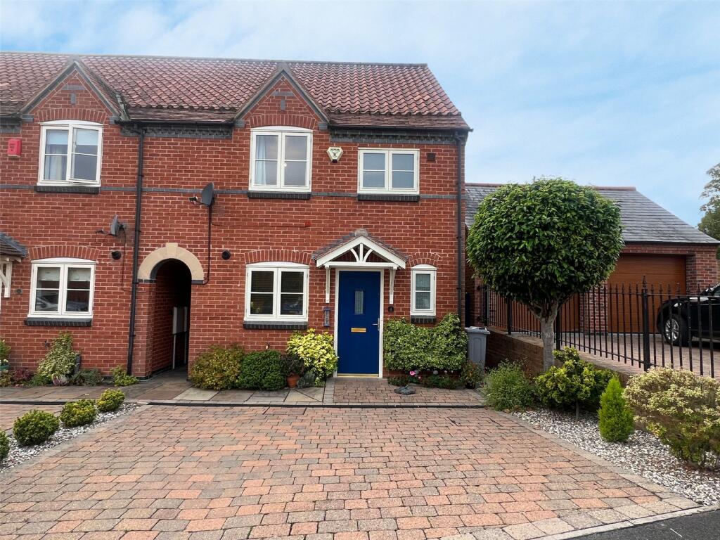 3 bedroom end of terrace house for sale in Handford Court, Southwell