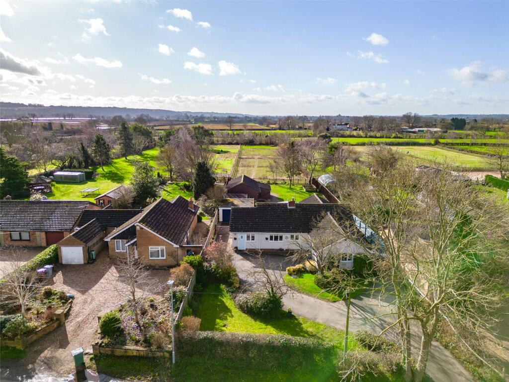 4 bedroom bungalow for sale in Gravelly Lane, Fiskerton, Southwell
