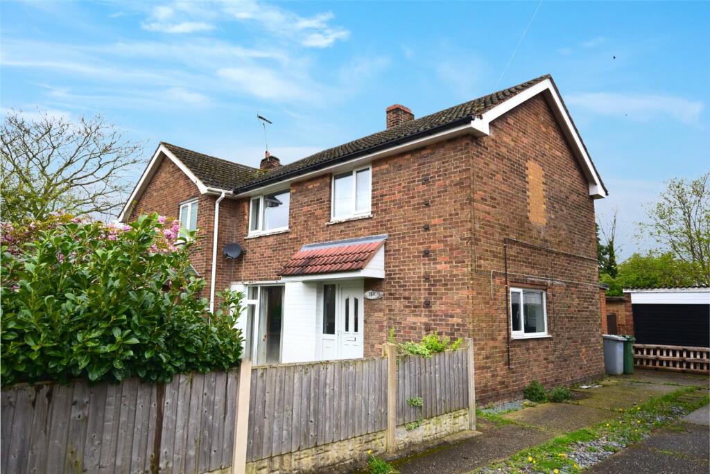 3 bedroom semidetached house for sale in Petersmith Drive, New