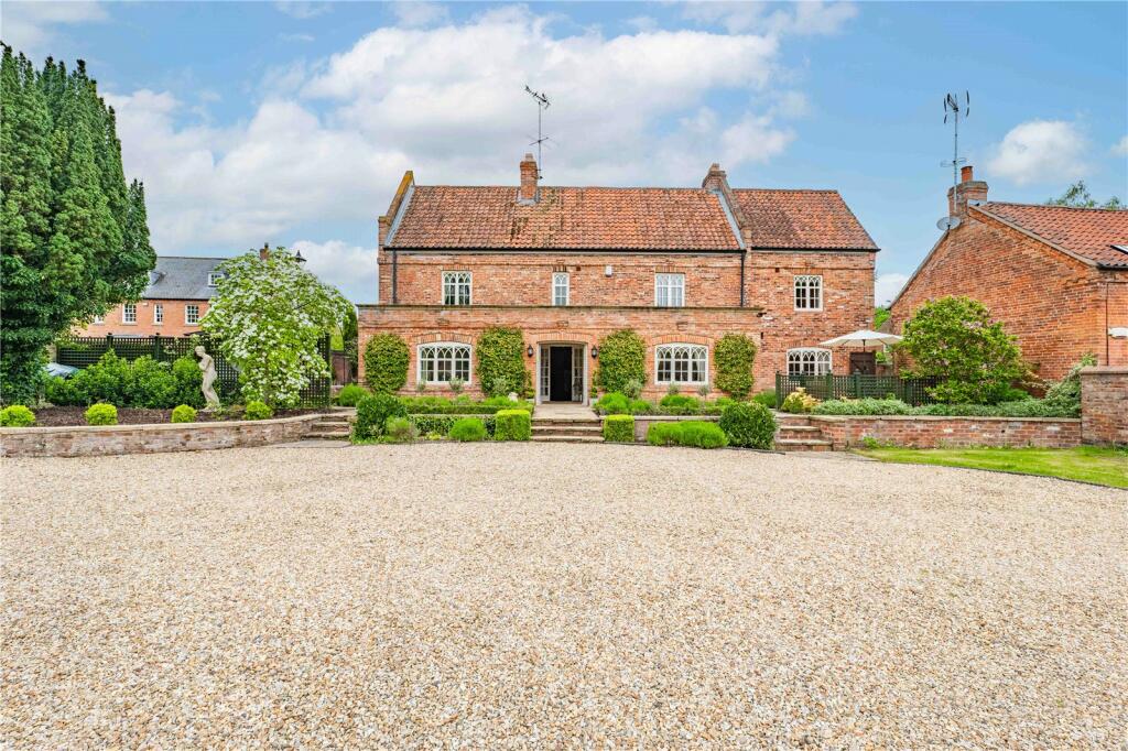 6 bedroom detached house for sale in Main Street, Oxton, Southwell, NG25