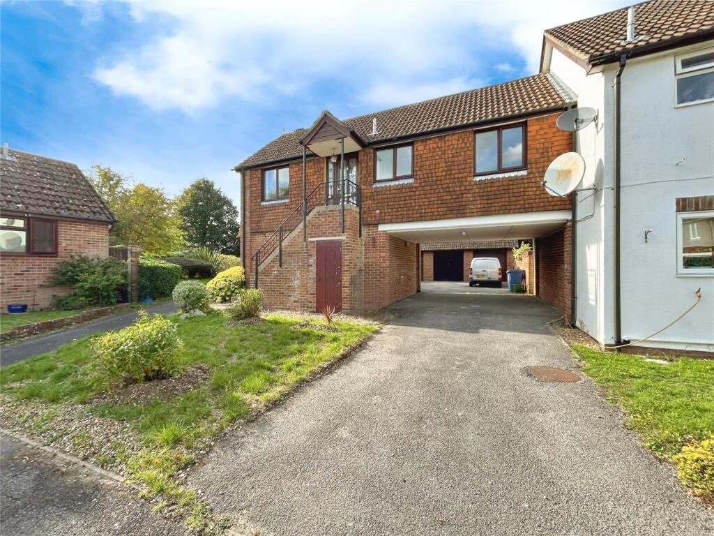 Main image of property: Middle Mead, Hook