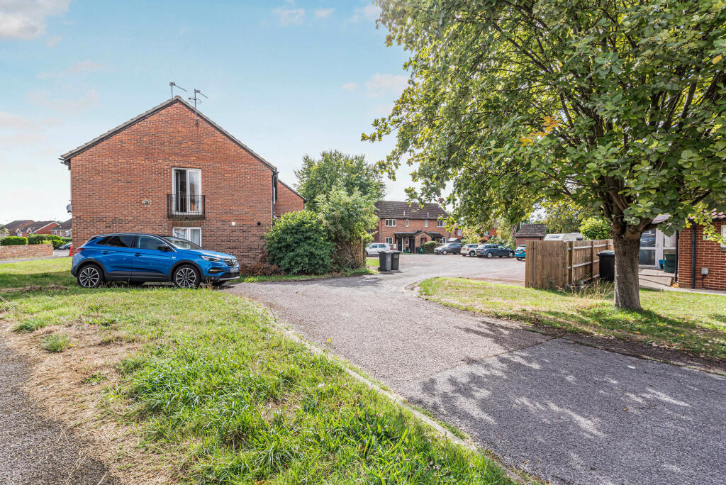 1 bedroom for sale in Caistor Close, Calcot, Reading, RG31