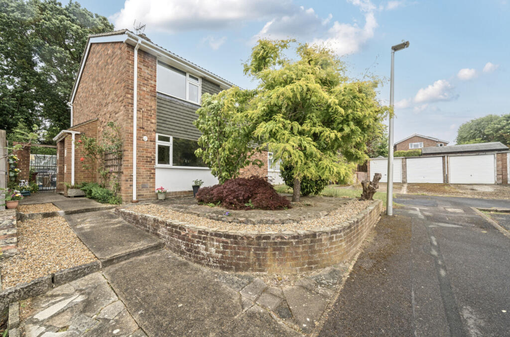 Main image of property: Chieveley Close, Tilehurst, Reading