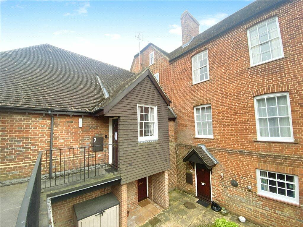 2 bedroom retirement property for sale in Burghfield Road, Reading