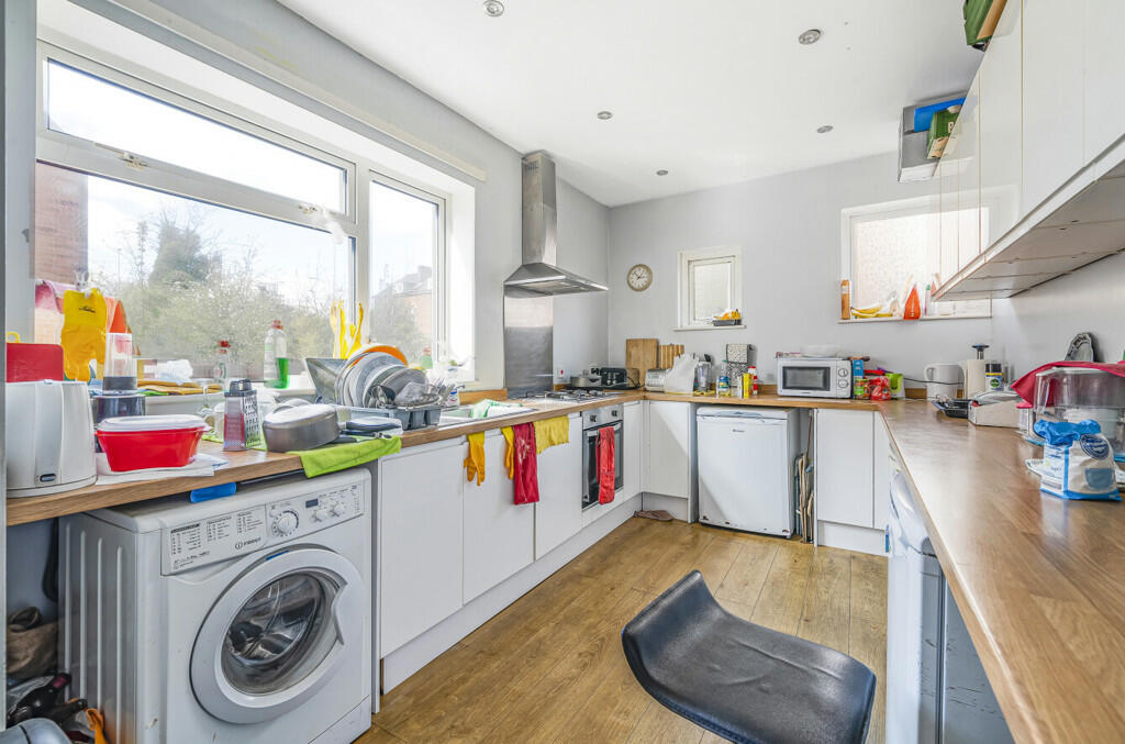 5 bedroom end of terrace house for sale in Ormsby Street, Reading, Berkshire, RG1