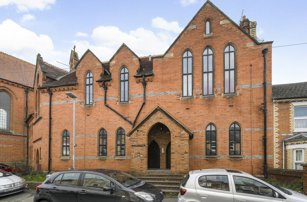 3 bedroom terraced house for sale in St Aubyns Court, Donnington Road