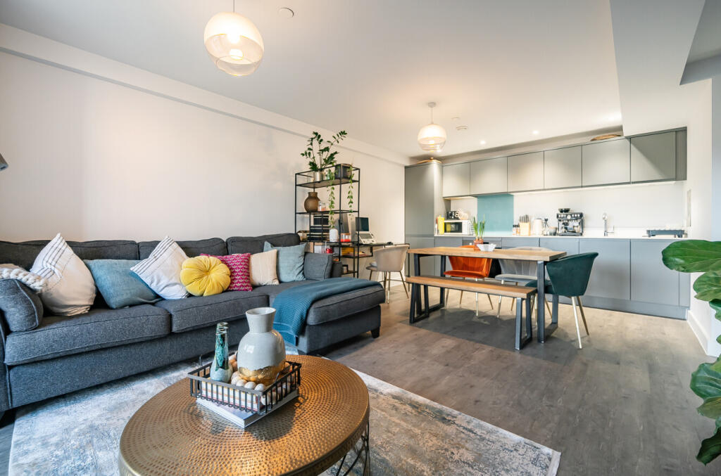 Main image of property: Silver Street, Reading