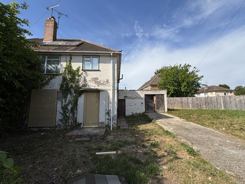 Main image of property: Holberton Road, Reading, Berkshire
