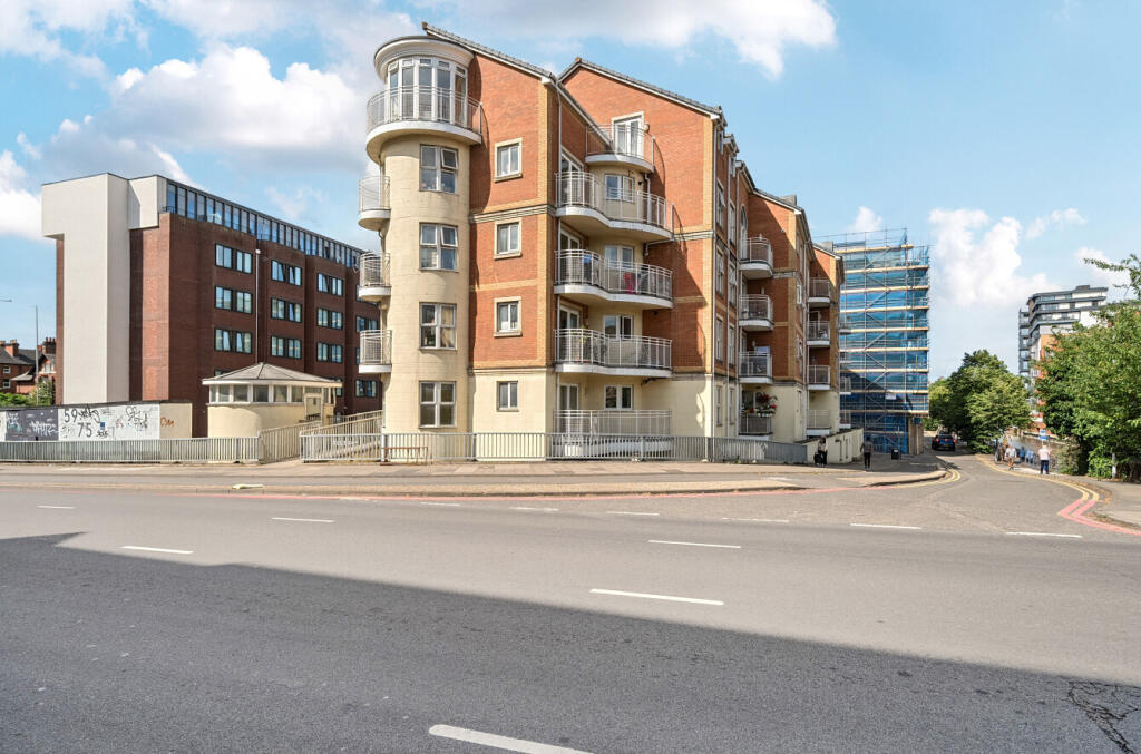 Main image of property: Kennet Side, Reading, Berkshire
