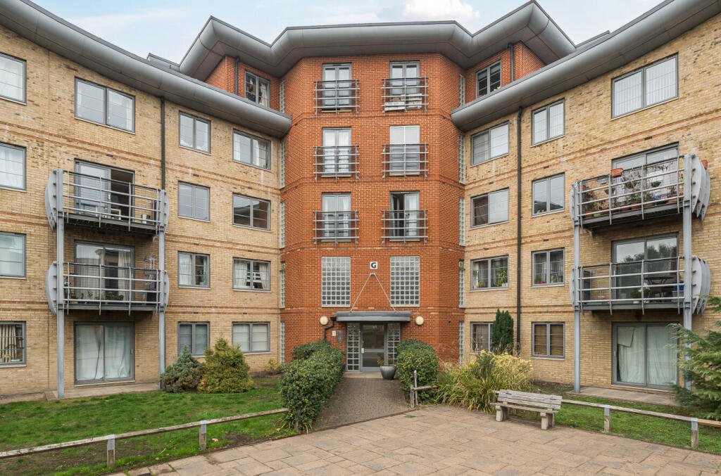 Main image of property: Jubilee Square, Reading, Berkshire