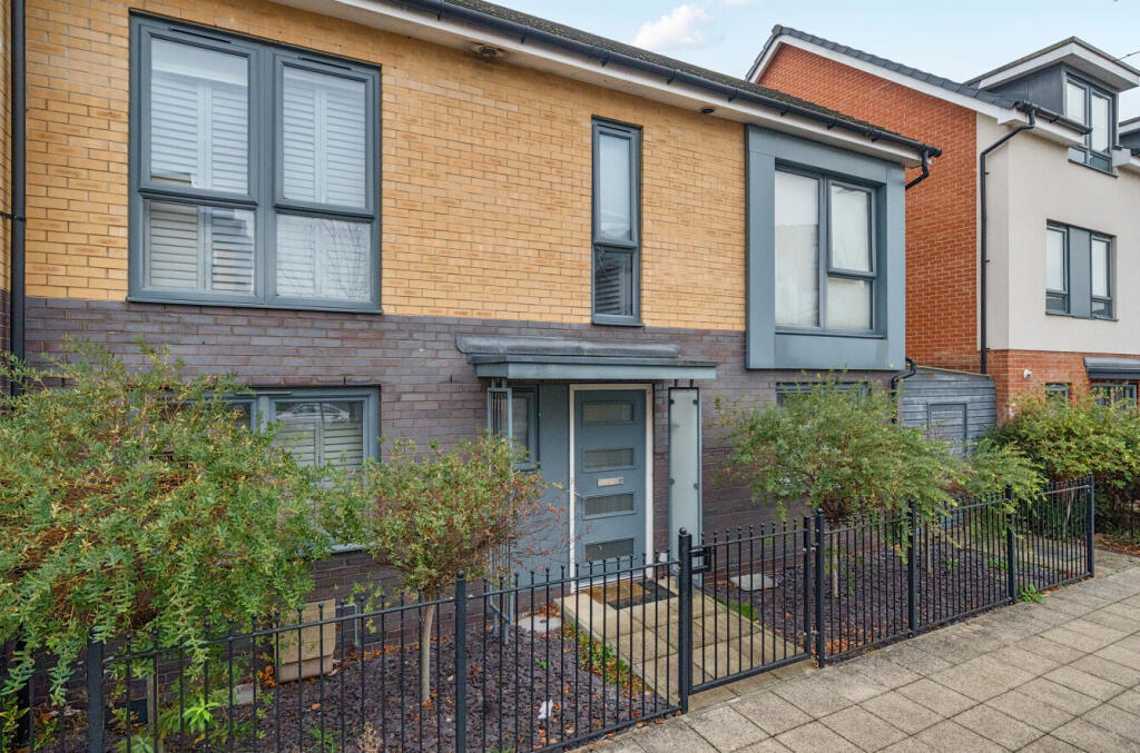 Main image of property: Padworth Avenue, Reading, Berkshire