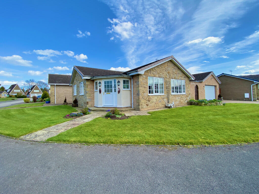 2 bedroom detached bungalow for sale in The Horseshoe, Driffield, YO25