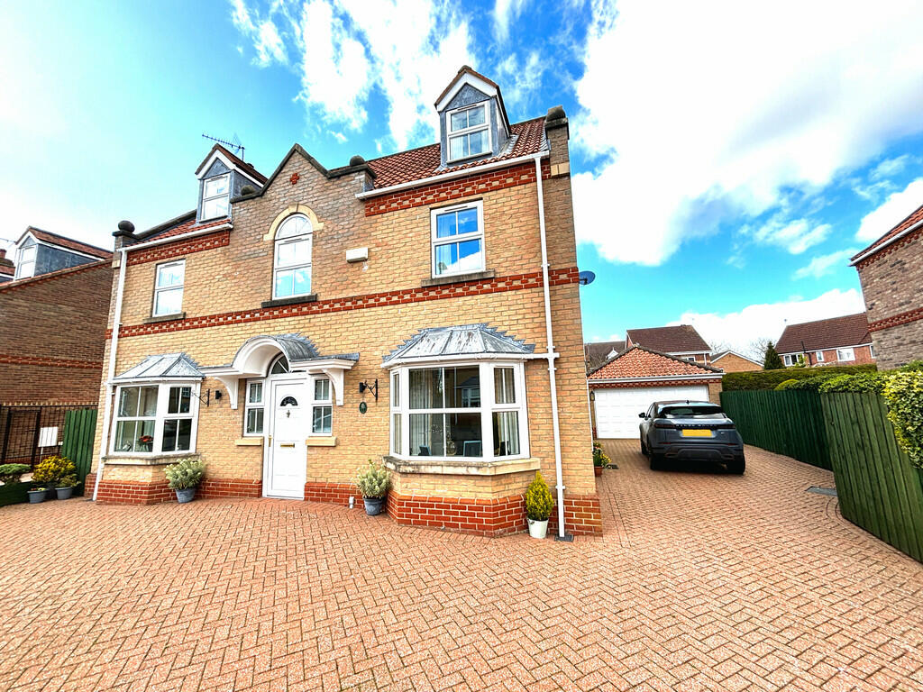 5 bedroom detached house for sale in The Beechwood, Driffield, YO25