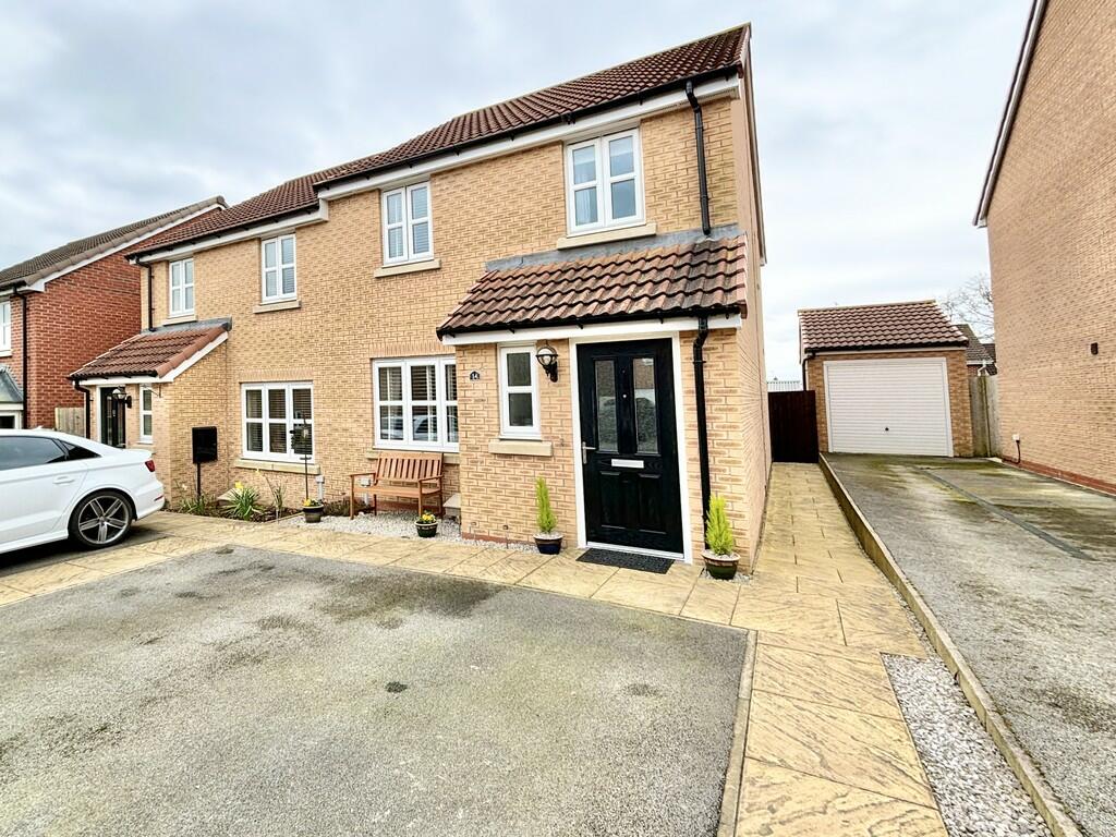 3 bedroom semidetached house for sale in Armistice Park, Driffield, YO25