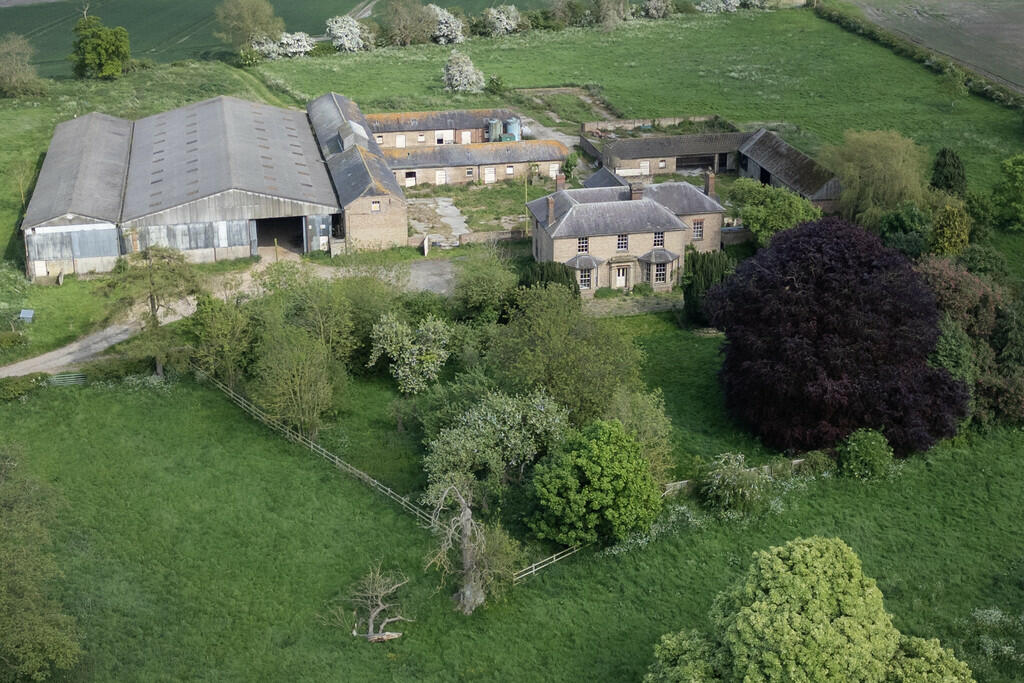 6 bedroom farm house for sale in Lowthorpe, East Yorkshire, YO25