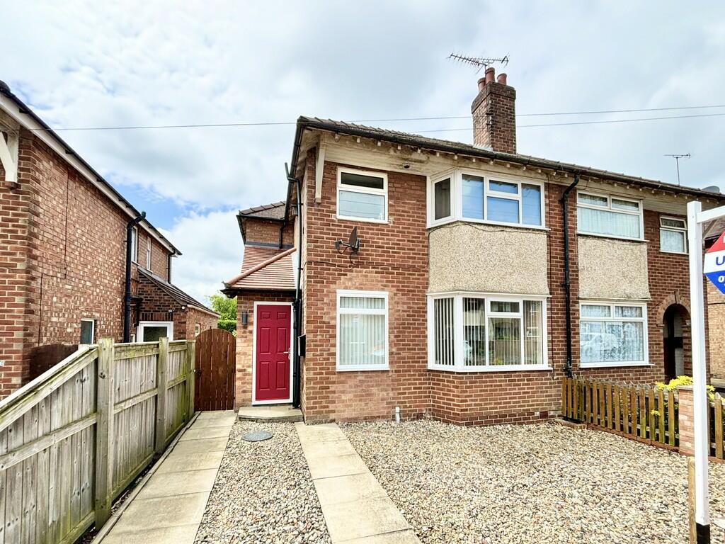 3 bedroom semidetached house for sale in Manorfield Avenue, Driffield, YO25