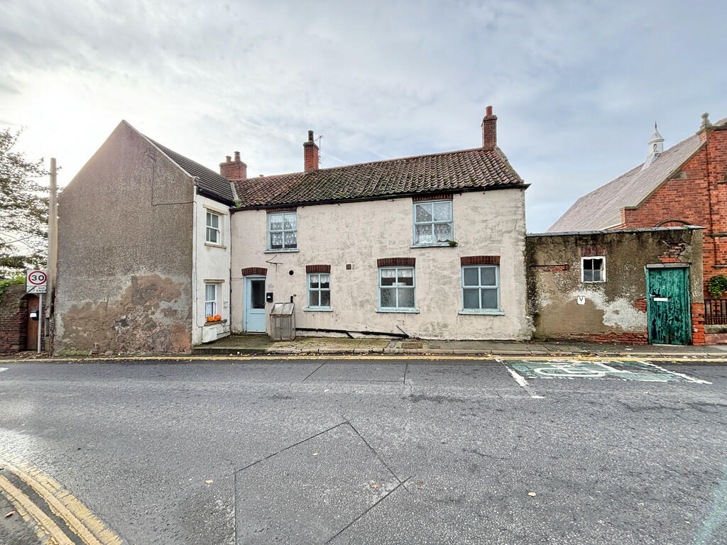 3 bedroom semidetached house for sale in Station Road, Preston, Hull, HU12