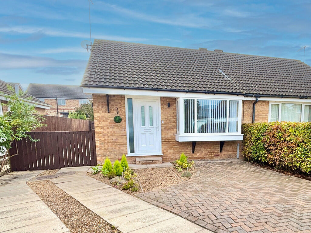 2 bedroom semidetached bungalow for sale in Pomona Way, Driffield, YO25