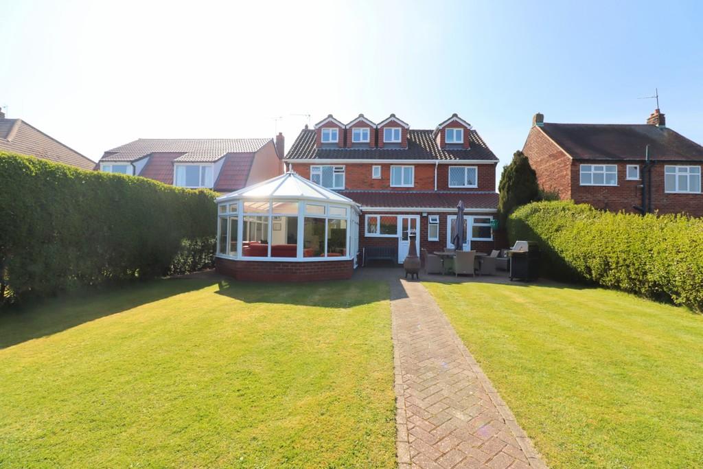 5 bedroom detached house for sale in Bempton Lane, Bridlington, YO16