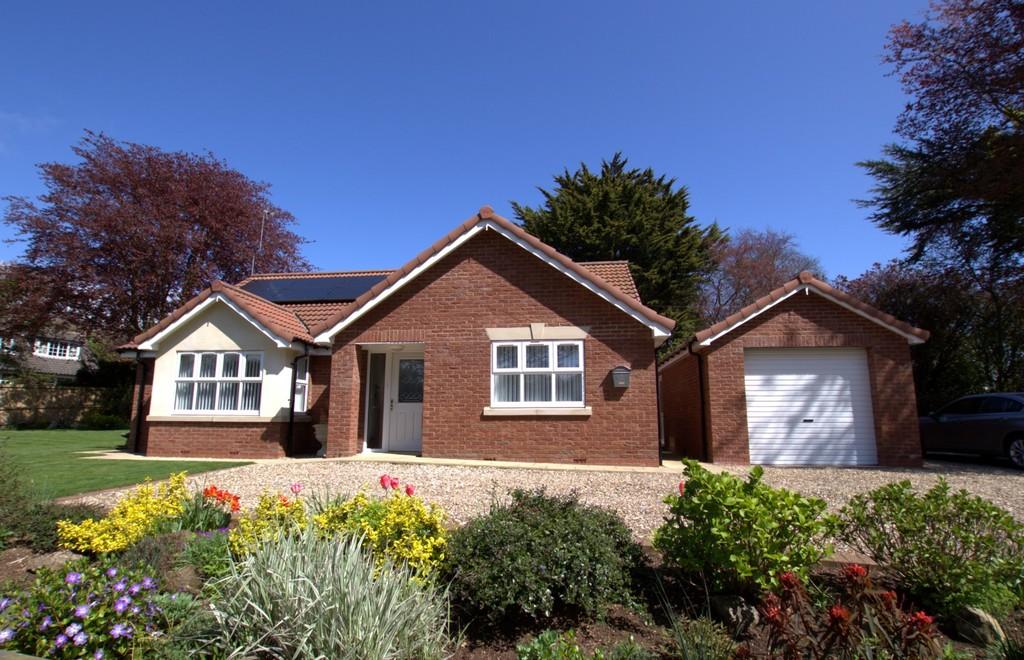 3 bedroom detached bungalow for sale in Martongate, Bridlington, YO16