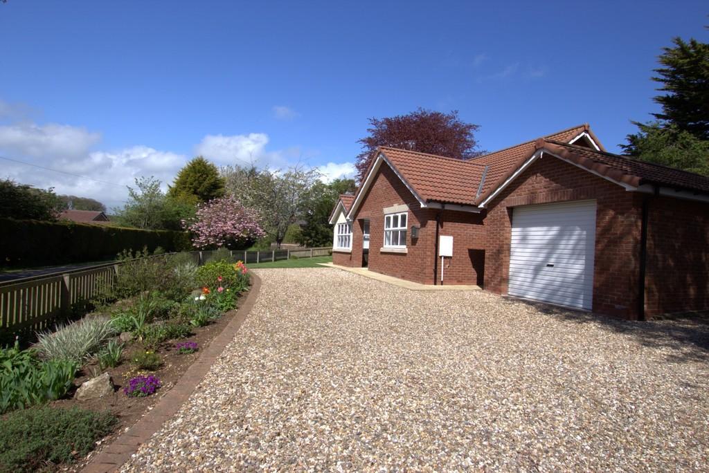 3 bedroom detached bungalow for sale in Martongate, Bridlington, YO16
