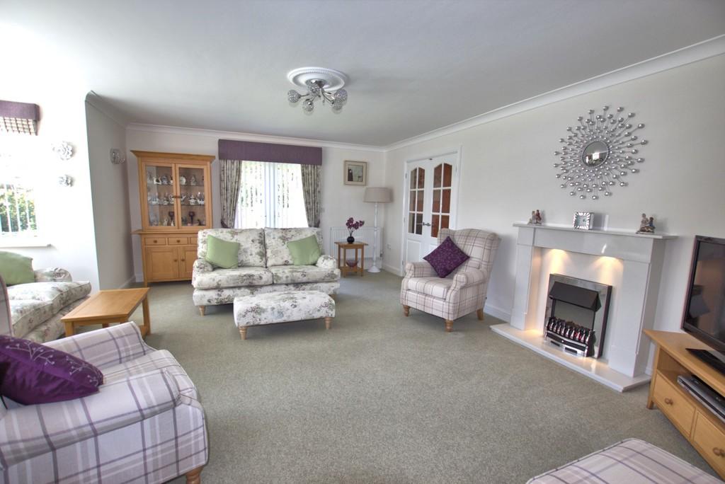 3 bedroom detached bungalow for sale in Martongate, Bridlington, YO16