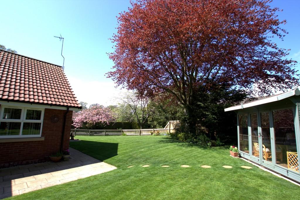 3 bedroom detached bungalow for sale in Martongate, Bridlington, YO16