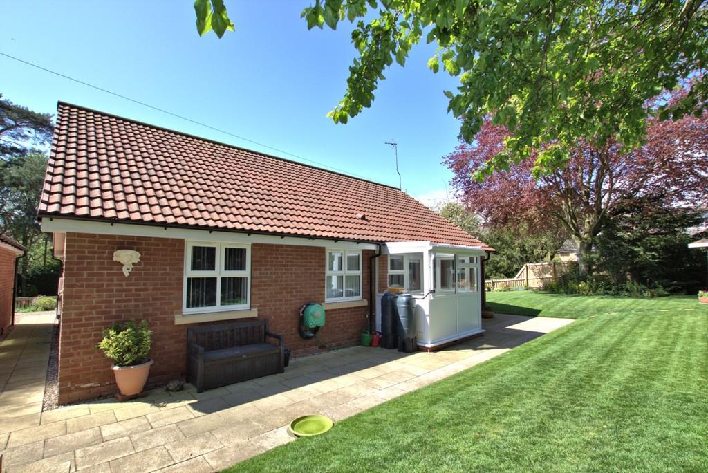 3 bedroom detached bungalow for sale in Martongate, Bridlington, YO16
