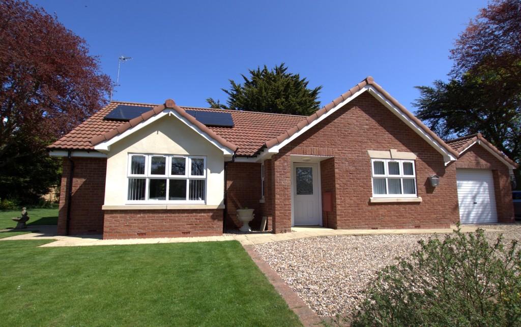 3 bedroom detached bungalow for sale in Martongate, Bridlington, YO16