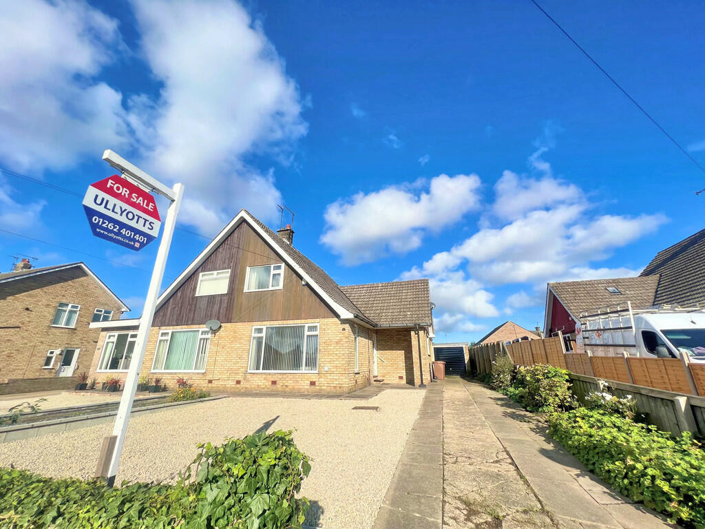 3 bedroom semidetached house for sale in Marton Road, Bridlington , YO16