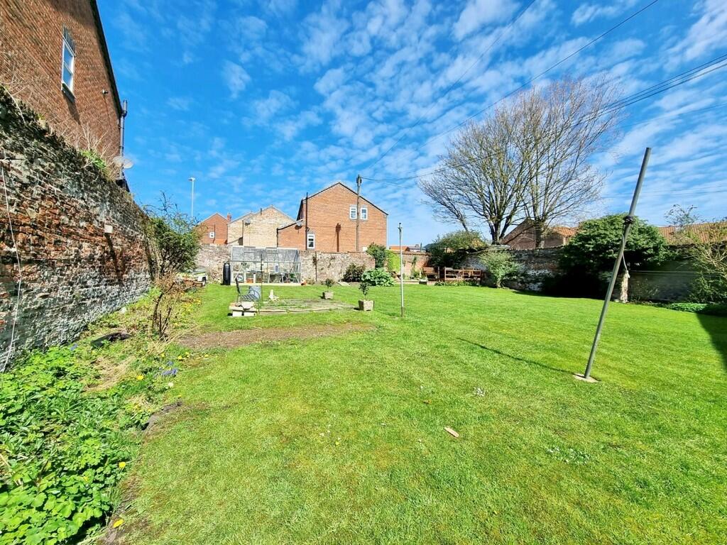 1 bedroom ground floor flat for sale in Kirkgate, Bridlington, YO16