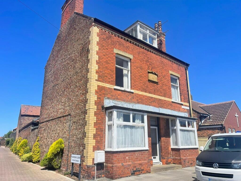 4 bedroom detached house for sale in Carter Lane, Flamborough, YO15