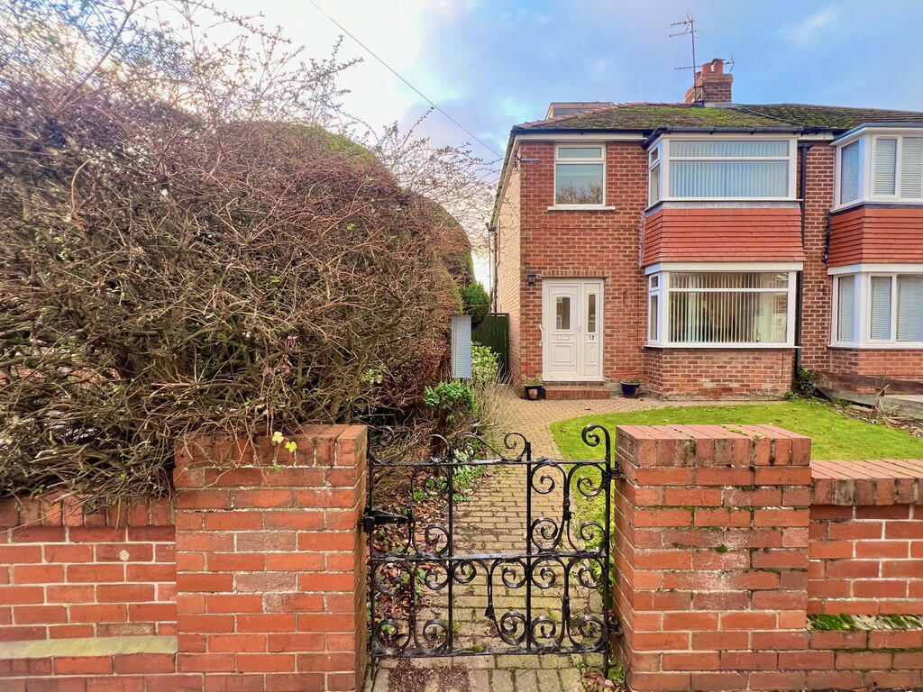 3 bedroom semidetached house for sale in Sewerby Avenue, YO16