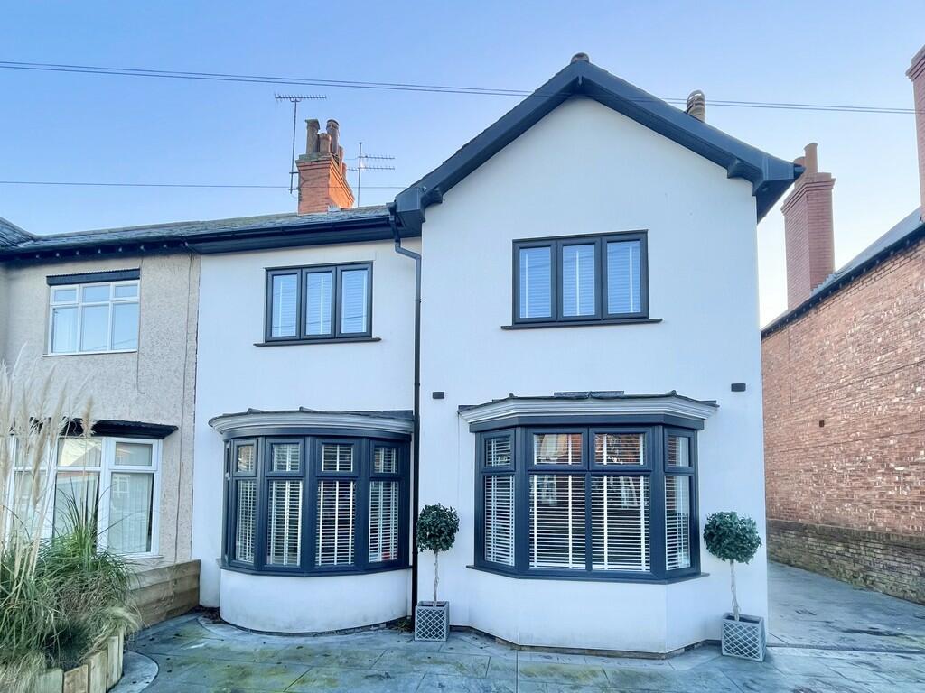 4 bedroom semidetached house for sale in Kingsgate, Bridlington, YO15